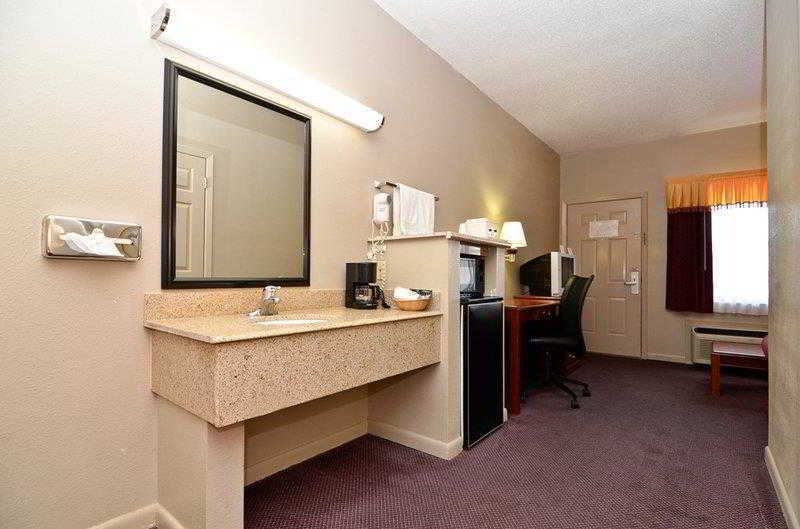 Best Western Delhi Inn Ruang foto