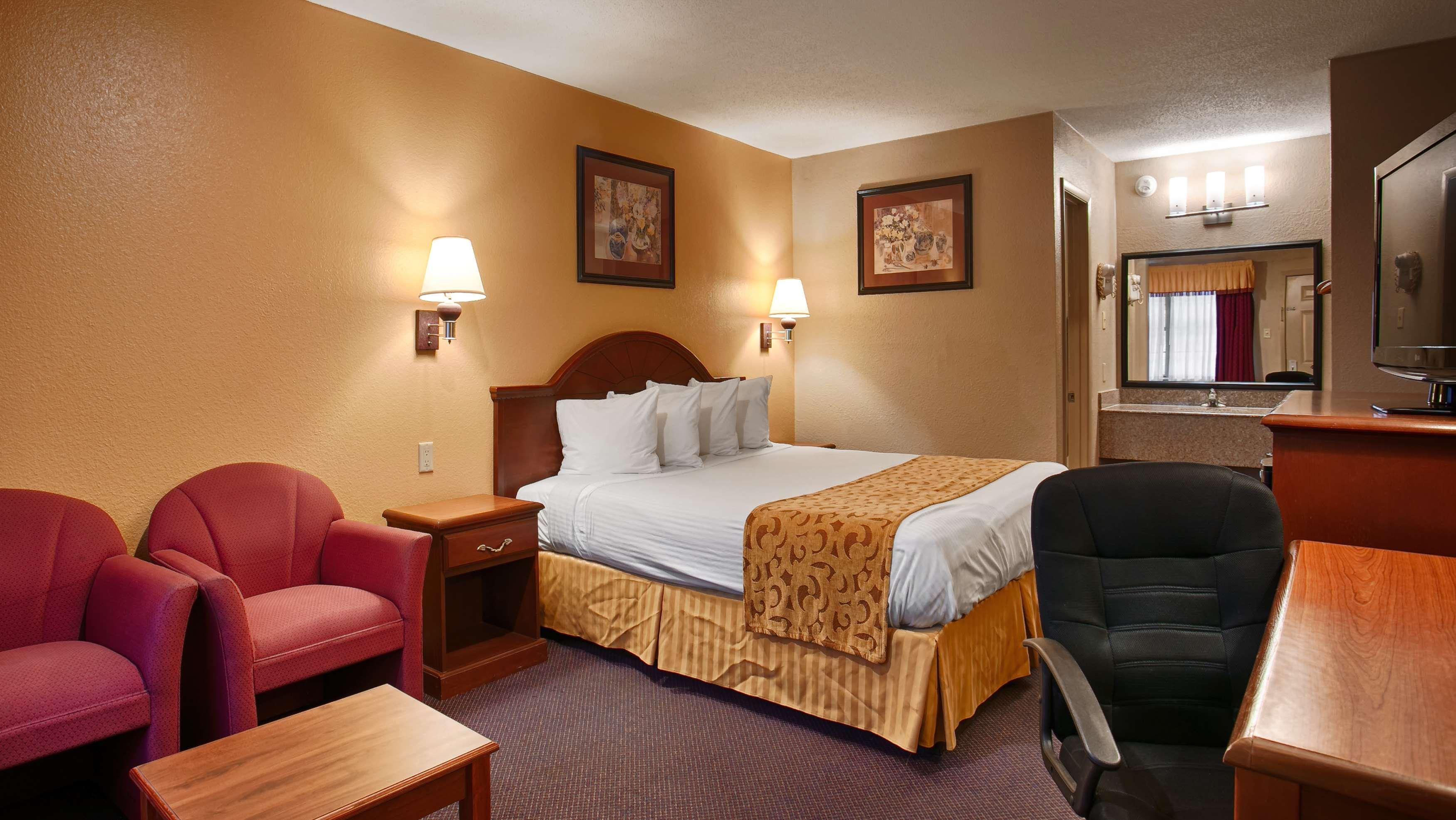 Best Western Delhi Inn Bagian luar foto