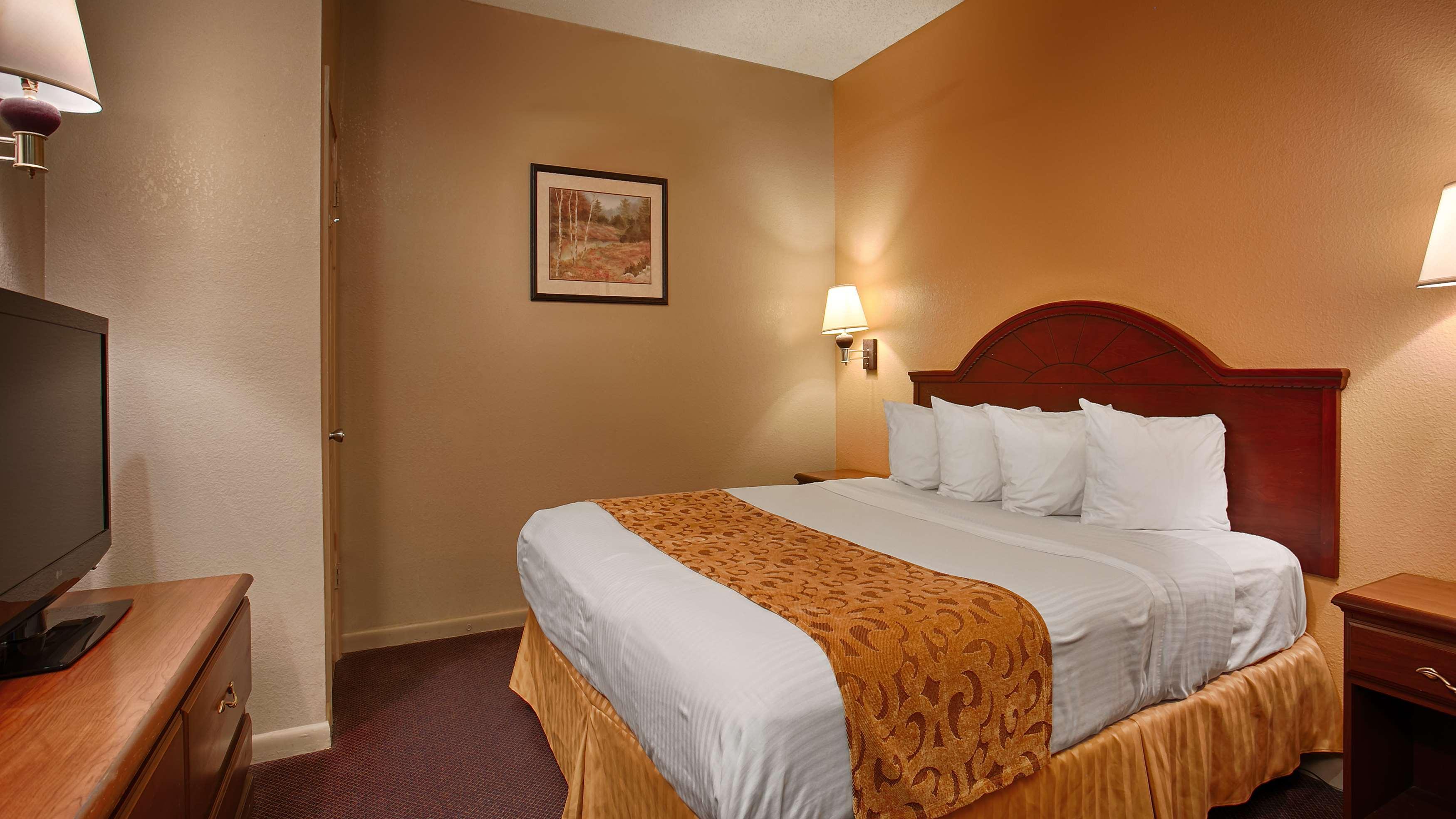 Best Western Delhi Inn Bagian luar foto