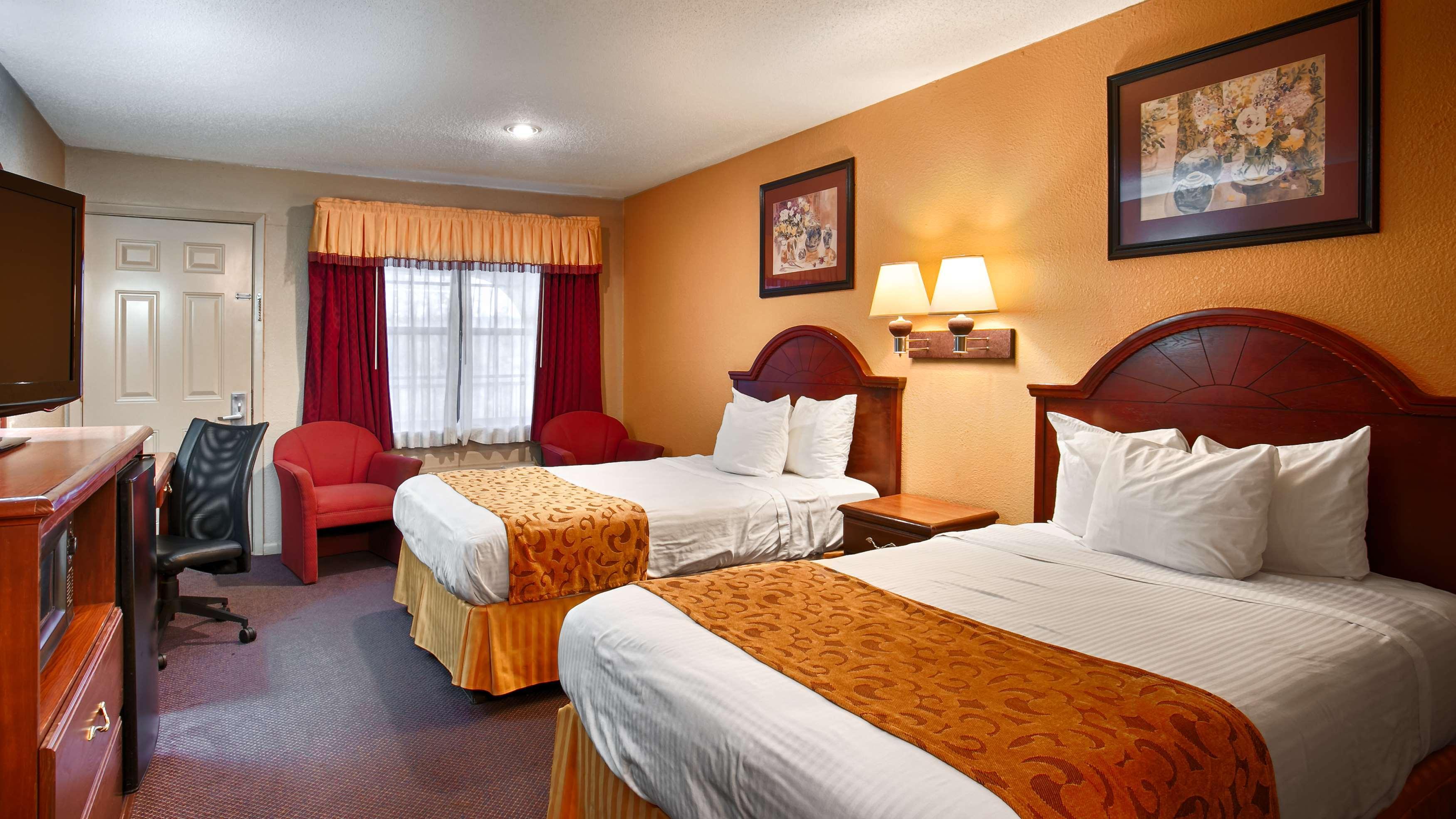 Best Western Delhi Inn Bagian luar foto